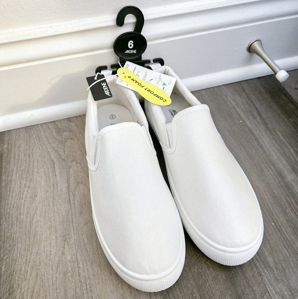 NWT Ardene Slip On Canvas Shoes - Picture 2 of 4